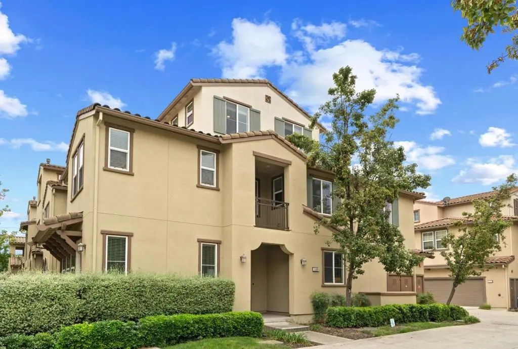 Townhouse for sale at 5300 Fioli Loop, San Ramon, CA featuring 4 beds and 3 baths
