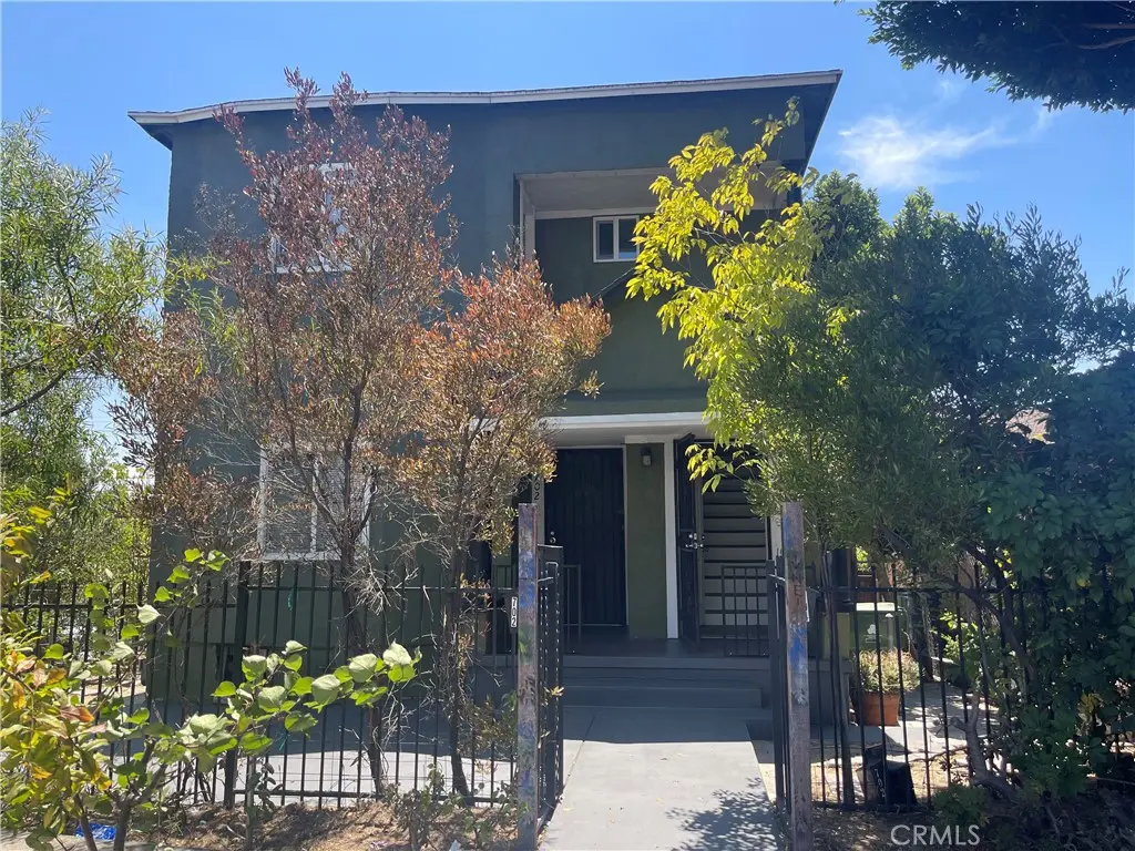 Duplex for rent at 704 S Soto, Los Angeles, CA featuring 6 beds and 5 baths