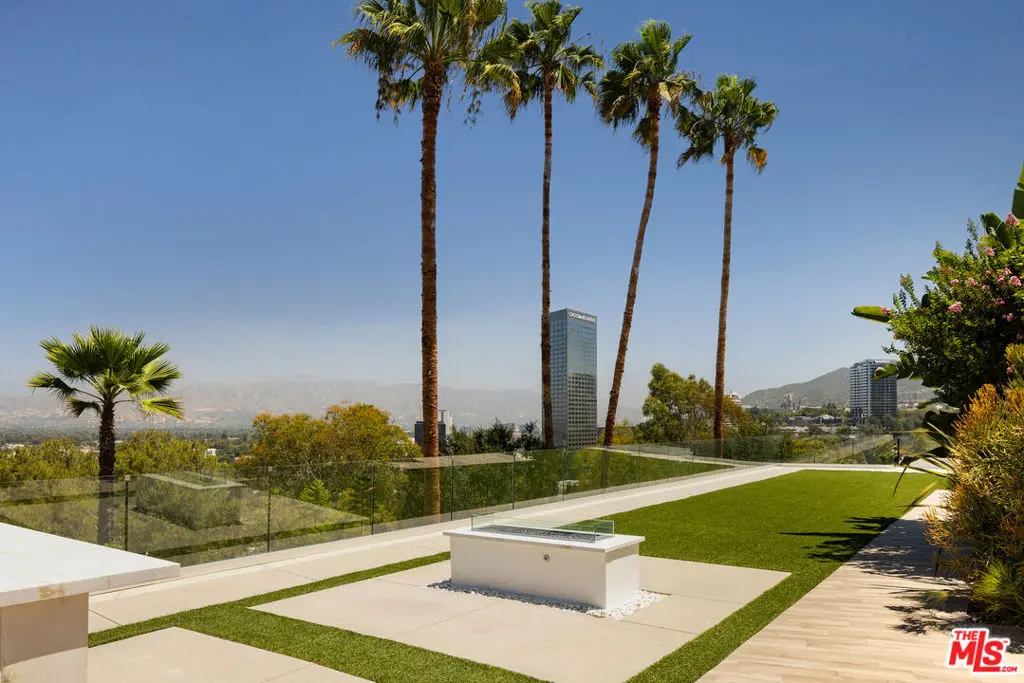 10901 Terryview Drive, Studio City, CA — listing photo 1