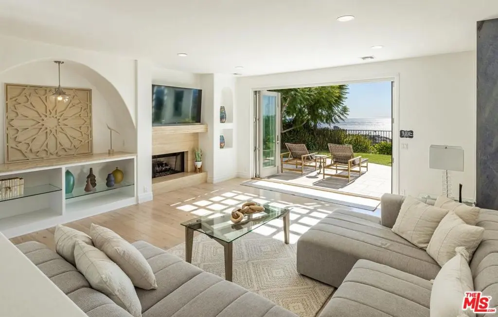 Residential Lease for rent at 6358 Ramirez Mesa Drive, Malibu, Los Angeles County, CA featuring 4 beds and 5 baths