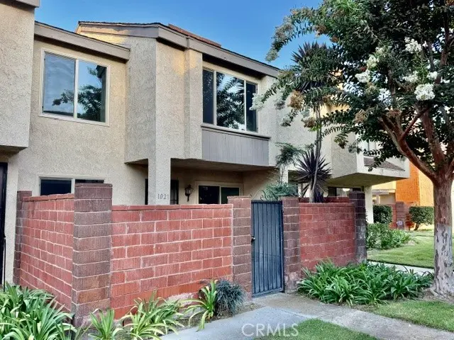 Townhouse for sale at 1021 W Lamark Ln, Anaheim, CA featuring 3 beds and 2 baths