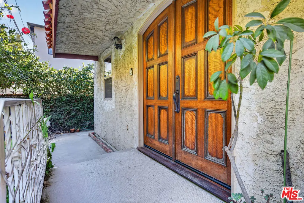 Residential Lease for rent at 4170 Madison Avenue 4170 1/2, Culver City, CA featuring 4 beds and 3 baths