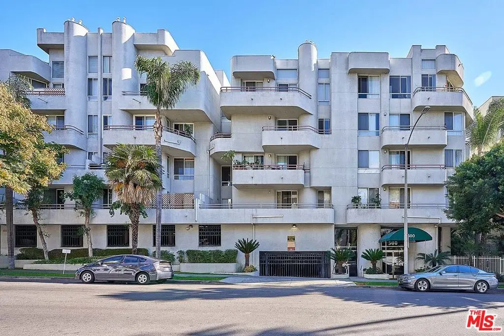 Residential Lease for rent at 500 S Berendo Street 101, Los Angeles, Los Angeles County, CA featuring 2 beds and 2 baths