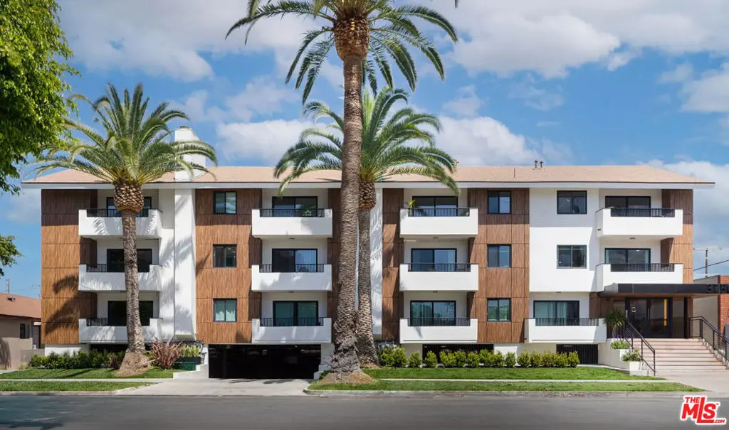 Residential Lease for rent at 3750 Glendon Avenue 21, Los Angeles, Los Angeles County, CA featuring 2 beds and 1 bath