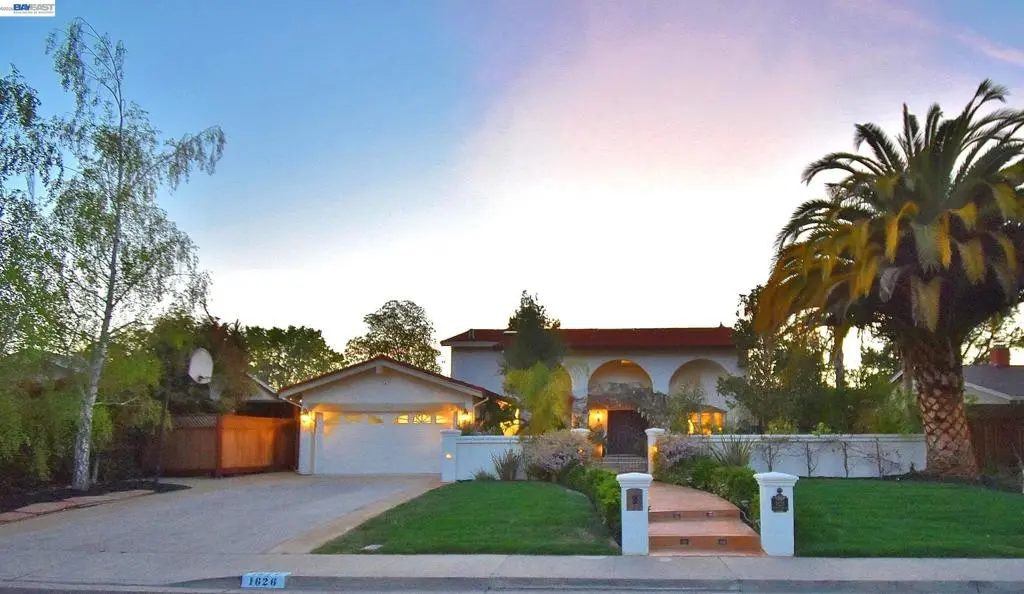 Single Family Residence for rent at 1626 Harlan Dr, Danville, CA featuring 5 beds and 3 baths