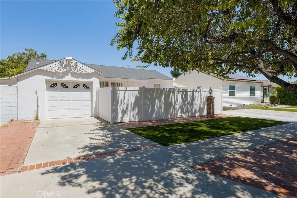18813 Cantlay St, Reseda, CA — listing photo 1