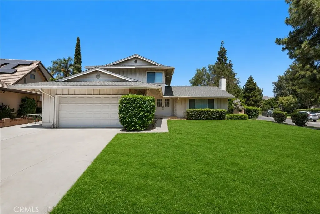 Residential Lease for rent at 10811 Des Moines, Los Angeles, Los Angeles County, CA featuring 4 beds and 2 baths