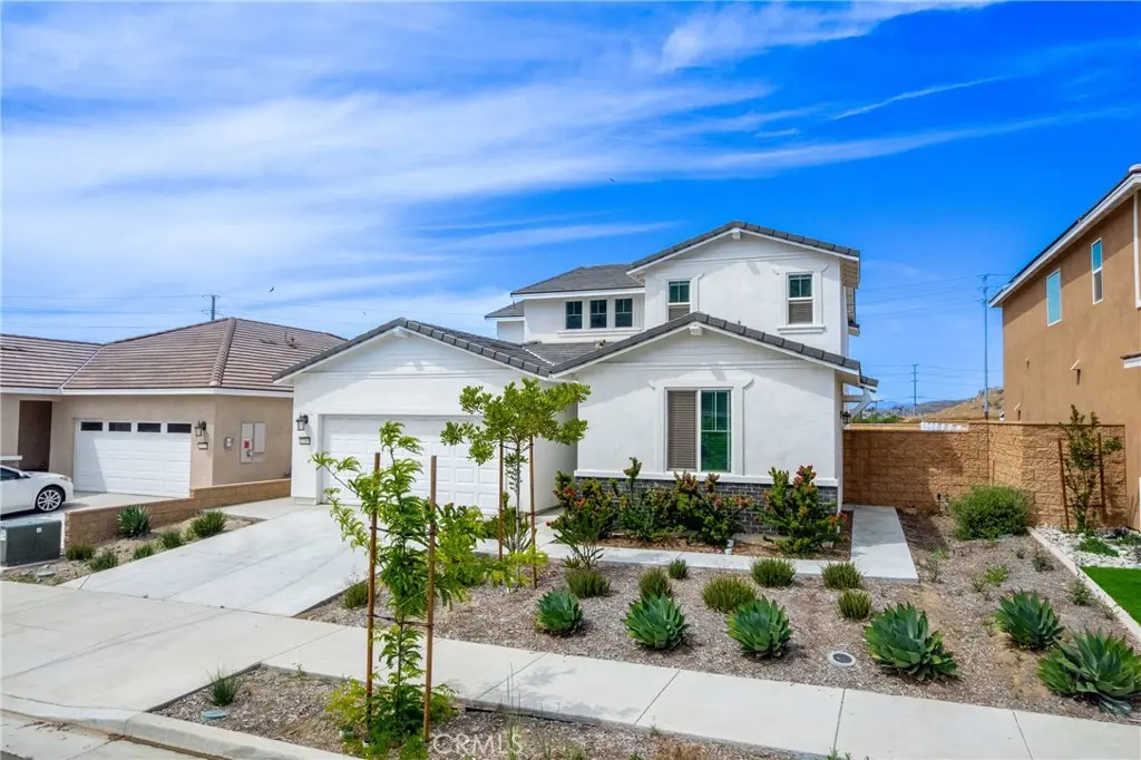Residential Lease for rent at 27215 Lost Palm, Menifee, Riverside County, CA featuring 4 beds and 4 baths