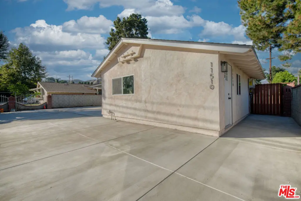 11510 Fenton Avenue, Sylmar, CA — listing photo 1