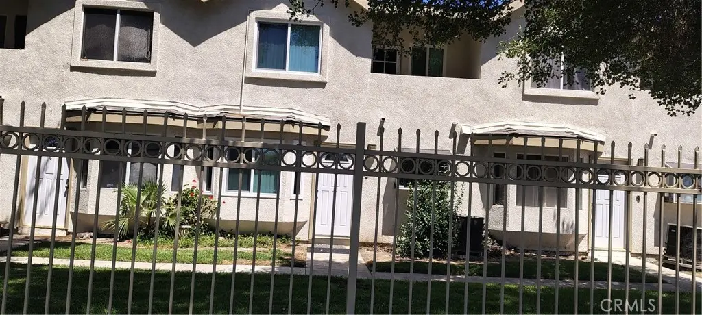 Residential Lease for rent at 1425 S White B, Pomona, Los Angeles County, CA featuring 2 beds and 3 baths