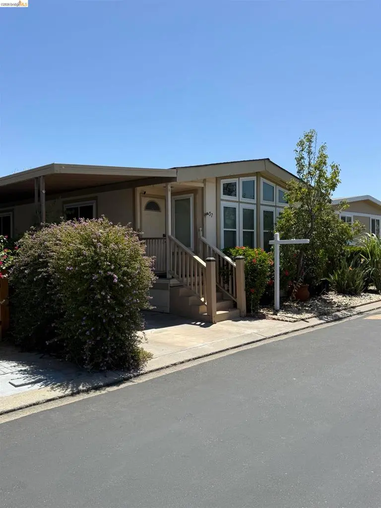 Manufactured In Park for sale at 812 W Clover, Tracy, CA featuring 2 beds and 2 baths