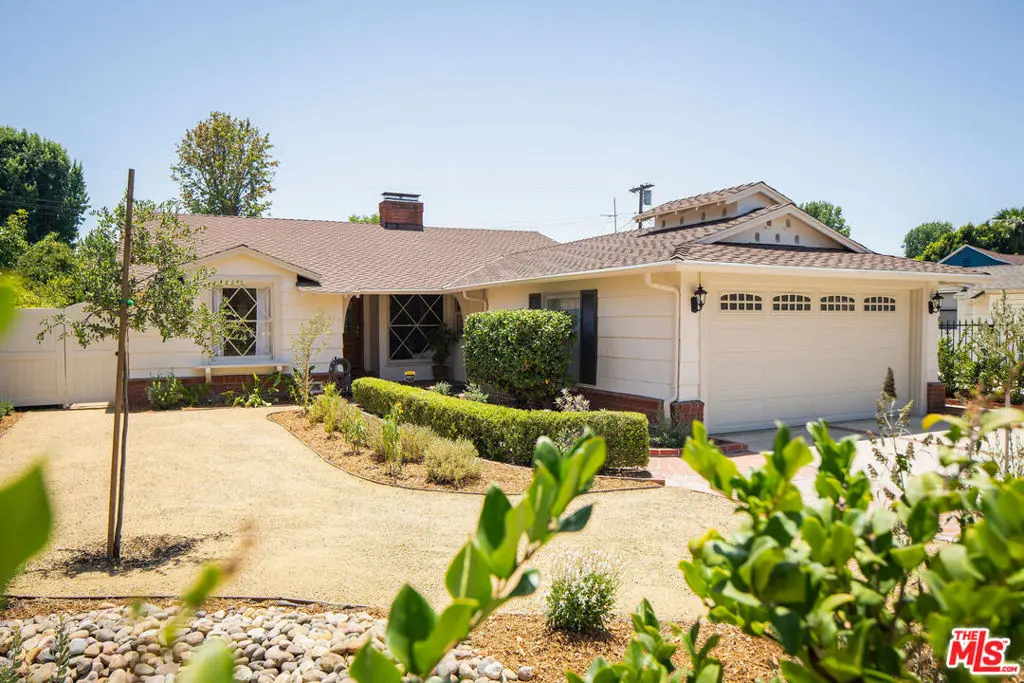 Residential Lease for rent at 13024 Magnolia Boulevard, Los Angeles, Los Angeles County, CA featuring 3 beds and 2 baths