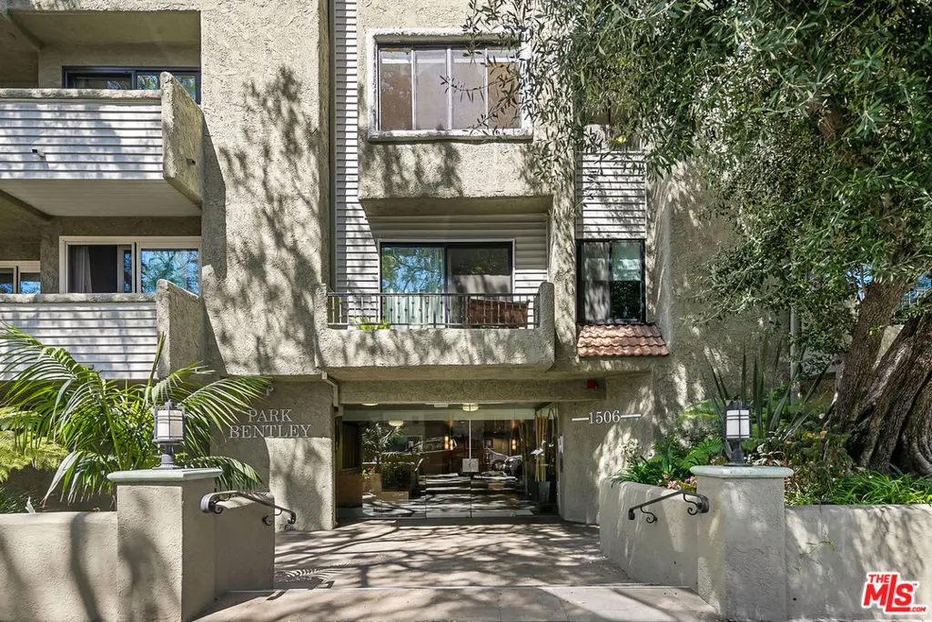 Residential Lease for rent at 1506 S Bentley Avenue 308, Los Angeles, Los Angeles County, CA featuring 2 beds and 2 baths