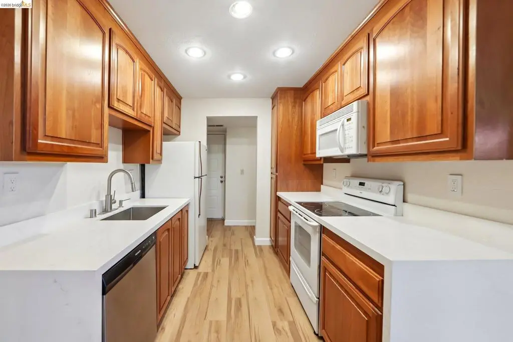 605 Center Ave, Martinez, CA — listing photo 1