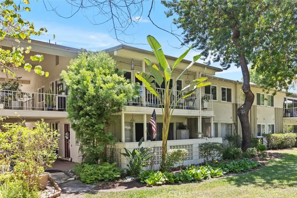 Stock Cooperative for rent at 82 Calle Aragon S, Laguna Woods, CA featuring 2 beds and 2 baths