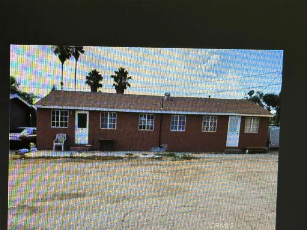 690 N Perris Boulevard C, Perris, CA — listing photo 1