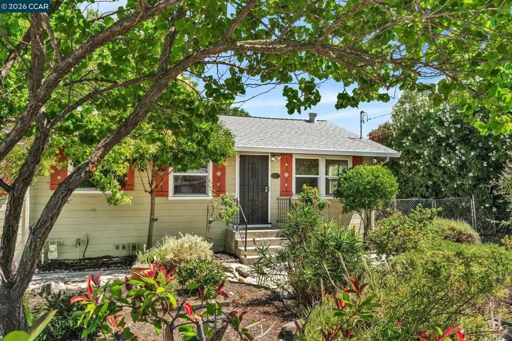 Single Family Residence for sale at 2072 Chalomar Rd, Concord, CA featuring 3 beds and 2 baths