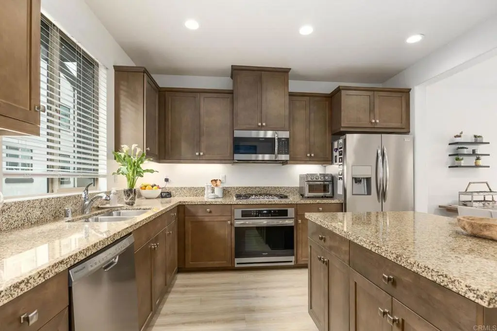 2227 Solara Lane, Vista, CA — listing photo 1
