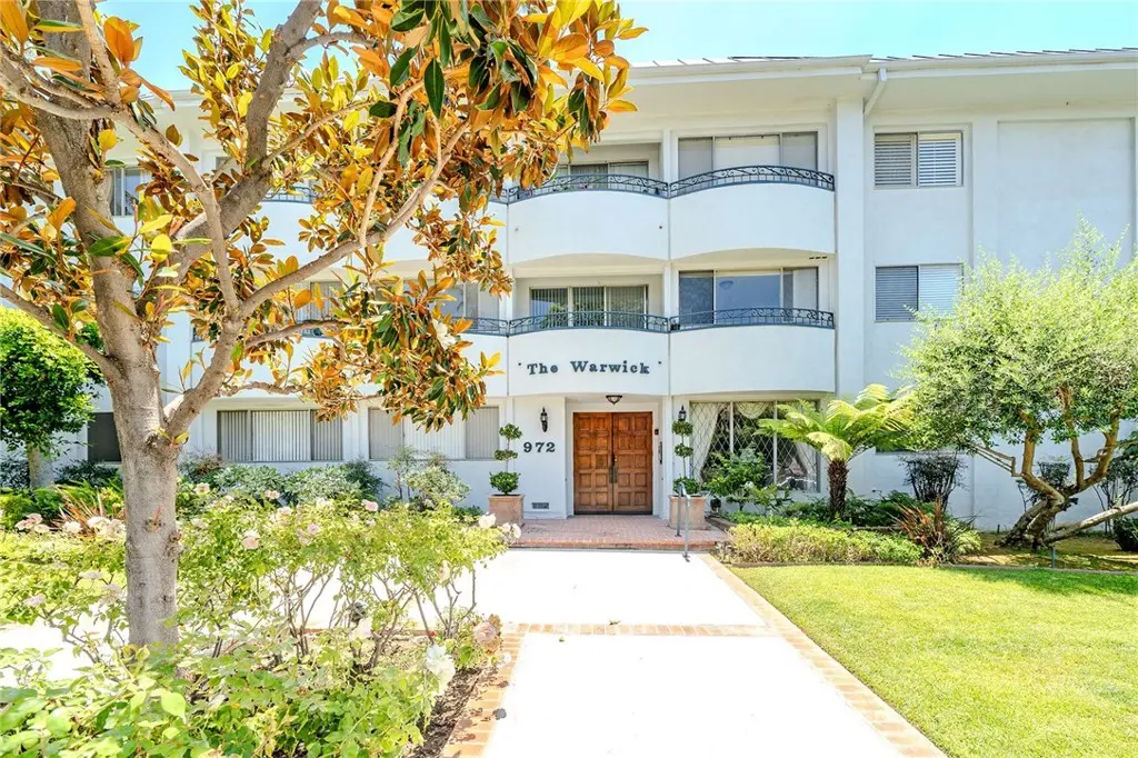 Residential Lease for rent at 972 E California Boulevard 202, Pasadena, Los Angeles County, CA featuring 2 beds and 2 baths