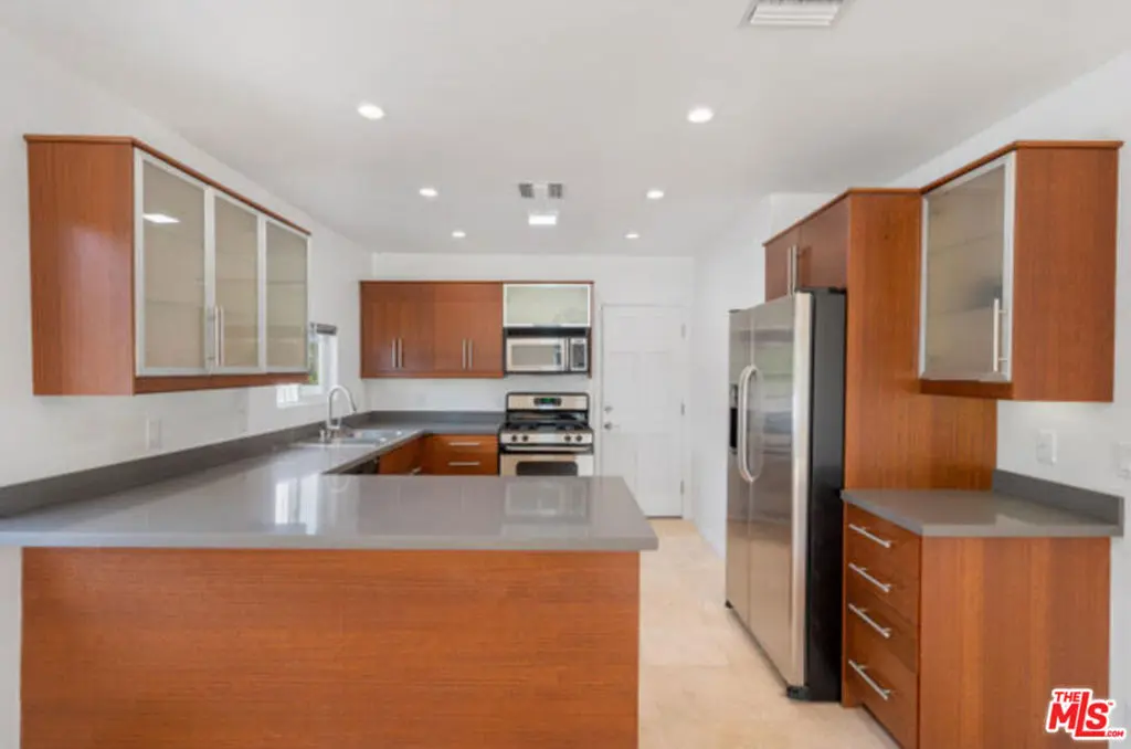 Residential Lease for rent at 1117 Cochran Avenue 2, Los Angeles, Los Angeles County, CA featuring 1 bed and 1 bath