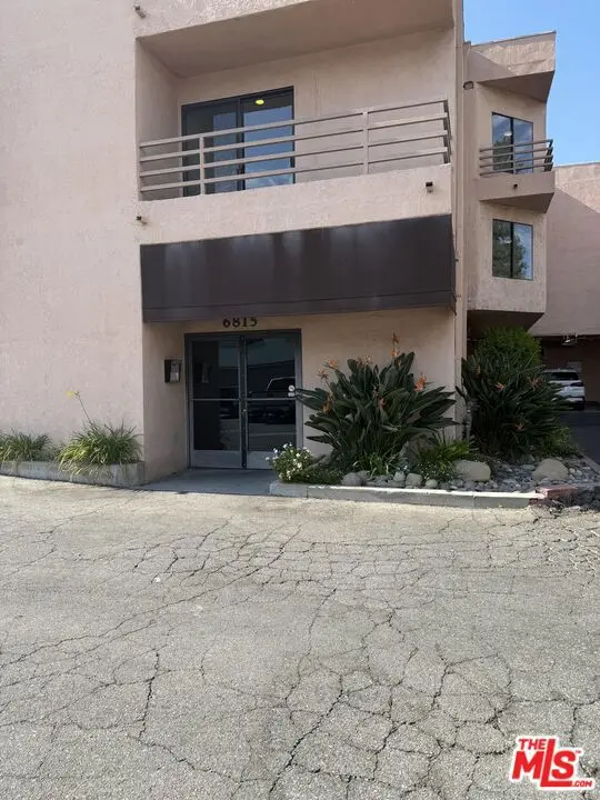 Condominium for sale at 6815 Remmet Avenue 109, Los Angeles, CA featuring 1 bed and 1 bath