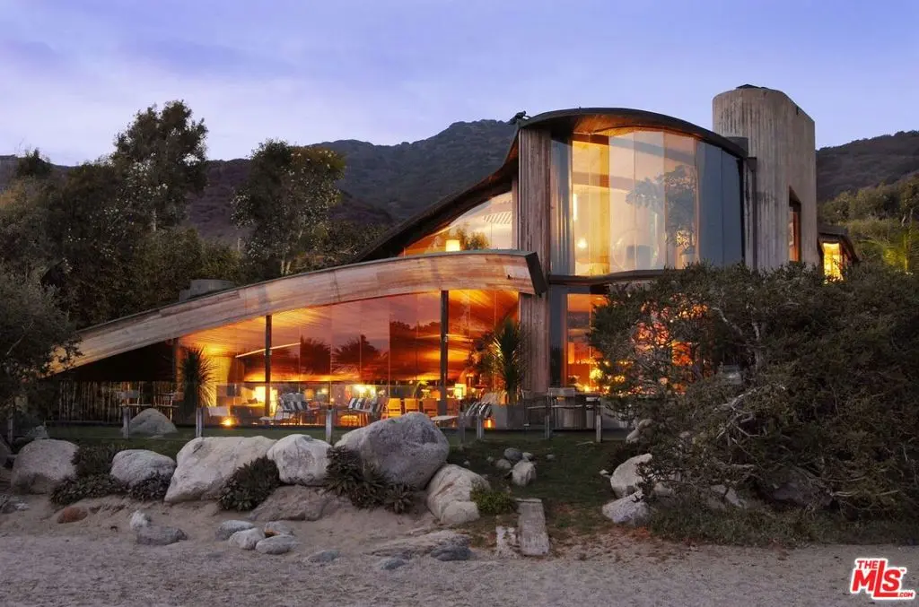 Residential Lease for rent at 22426 Pacific Coast Highway, Malibu, Los Angeles County, CA featuring 3 beds and 6 baths
