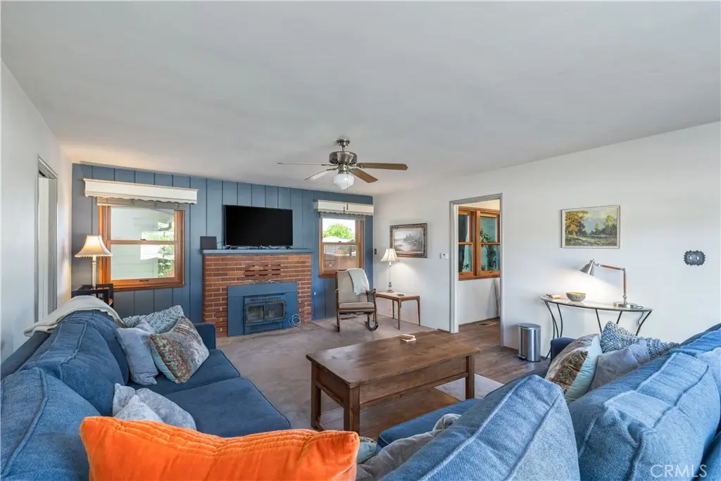 Single Family Residence for sale at 240 Oak, Paso Robles, CA featuring 2 beds and 1 bath