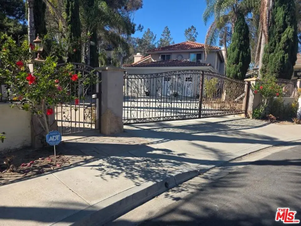 Residential Lease for rent at 4608 Whispring Wood Court 1, San Diego, CA featuring 2 beds and 2 baths