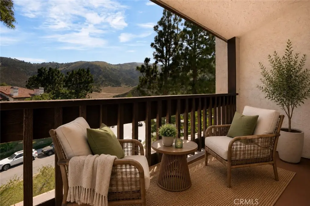 17255 Palisades Circle, Pacific Palisades, CA — listing photo 1
