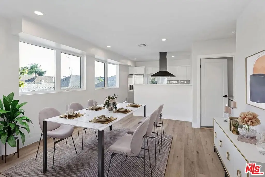 Residential Lease for rent at 1724 Menlo Avenue B, Los Angeles, Los Angeles County, CA featuring 3 beds and 4 baths