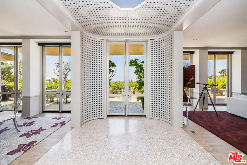 Single Family Residence for rent at 9656 Lawlen Way, Los Angeles, CA featuring 4 beds and 5 baths