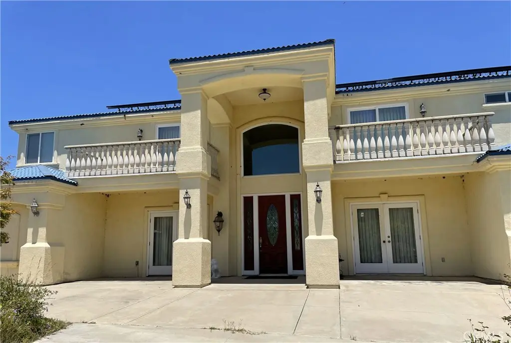 Single Family Residence for sale at 44952 Vista Del Mar, Temecula, CA featuring 5 beds and 8 baths
