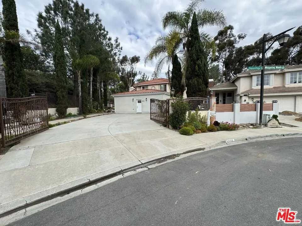 Residential Lease for rent at 4608 Whispering Wood Court 2, San Diego, CA featuring 1 bed and 1 bath