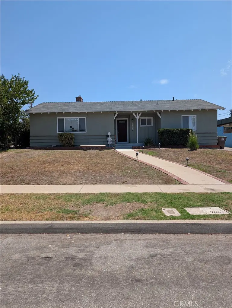 Residential Lease for rent at 1400 Lynoak Dr, Claremont, Los Angeles County, CA featuring 4 beds and 2 baths