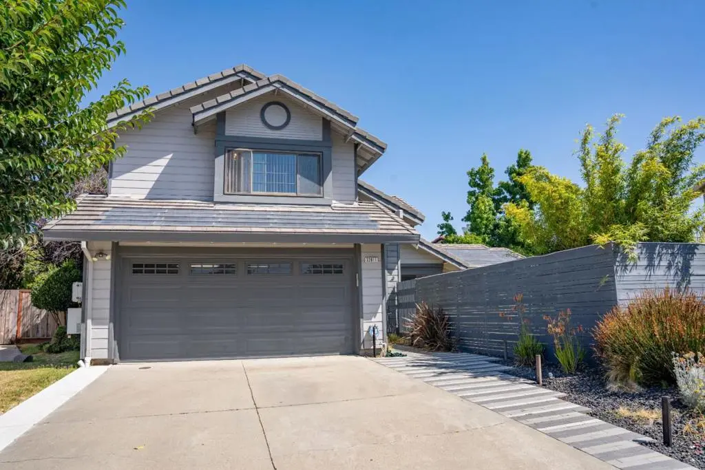 Residential Lease for rent at 32811 Palmdale Court, Union City, CA featuring 4 beds and 3 baths