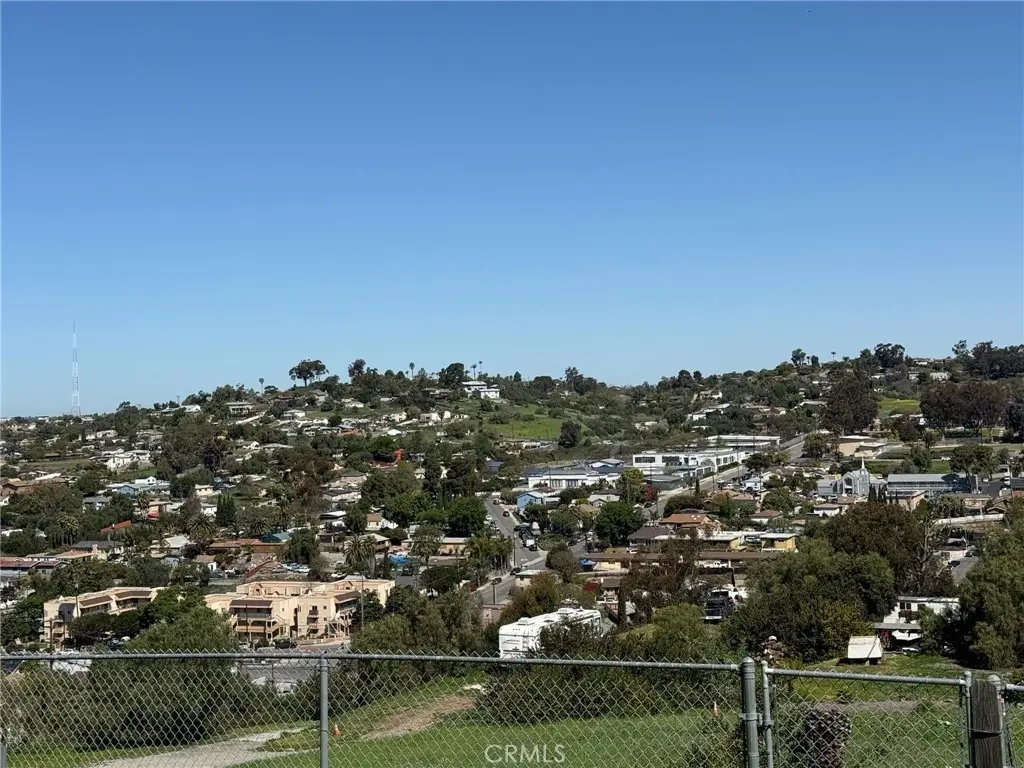 Single Family Residence for rent at 390 Treewood, San Diego, CA featuring 3 beds and 2 baths
