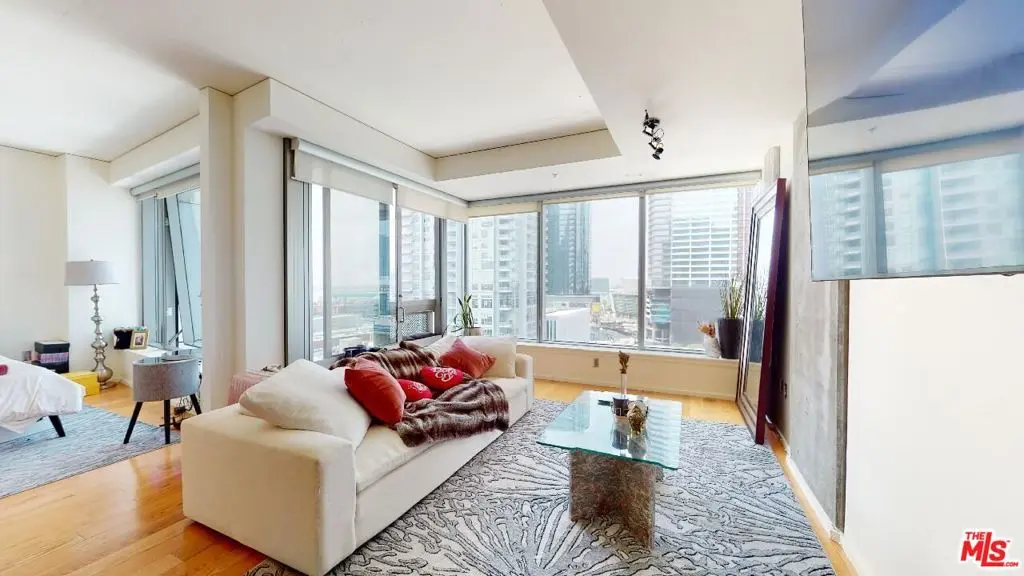 Condominium for sale at 1155 S Grand Avenue 1106, Los Angeles, CA featuring 1 bed and 1 bath