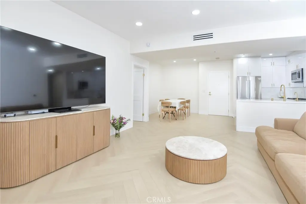 250 n first st 321, Burbank, CA — listing photo 1