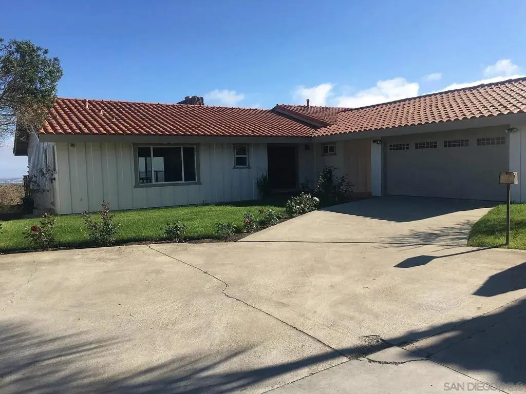 Single Family Residence for rent at 5415 Thunderbird, La Jolla, CA featuring 3 beds and 4 baths