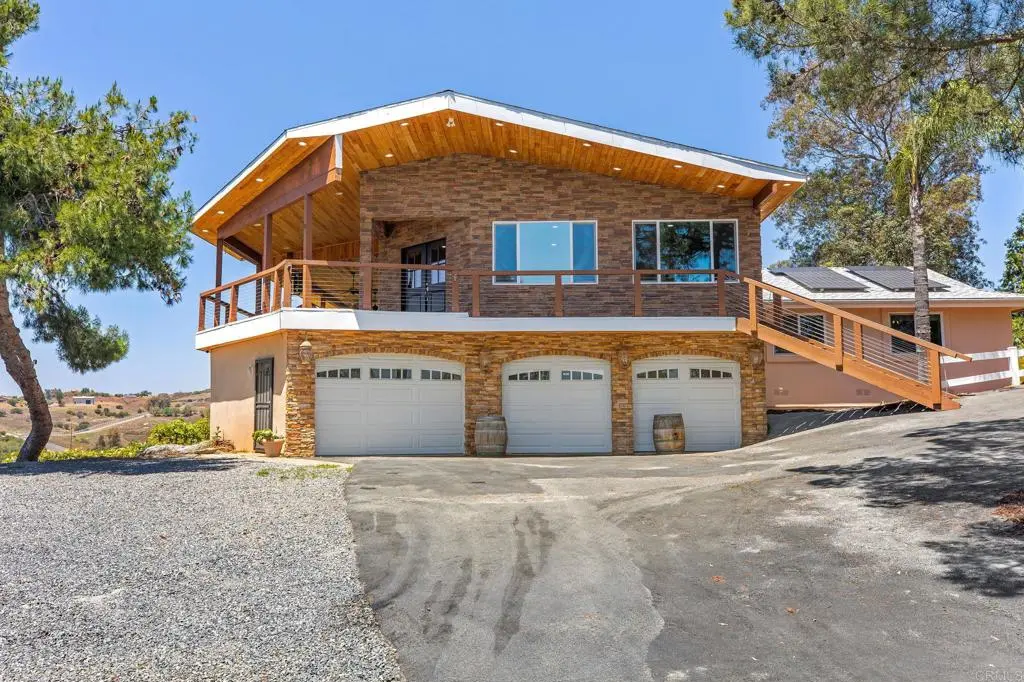 Residential Lease for rent at 18759 Rangeland Road, Ramona, San Diego County, CA featuring 5 beds and 3 baths