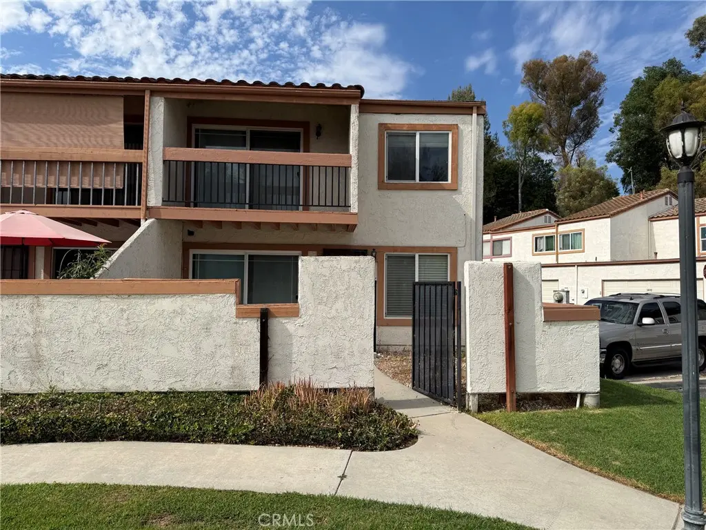 Residential Lease for rent at 2218 Montana, West Covina, Los Angeles County, CA featuring 3 beds and 2 baths