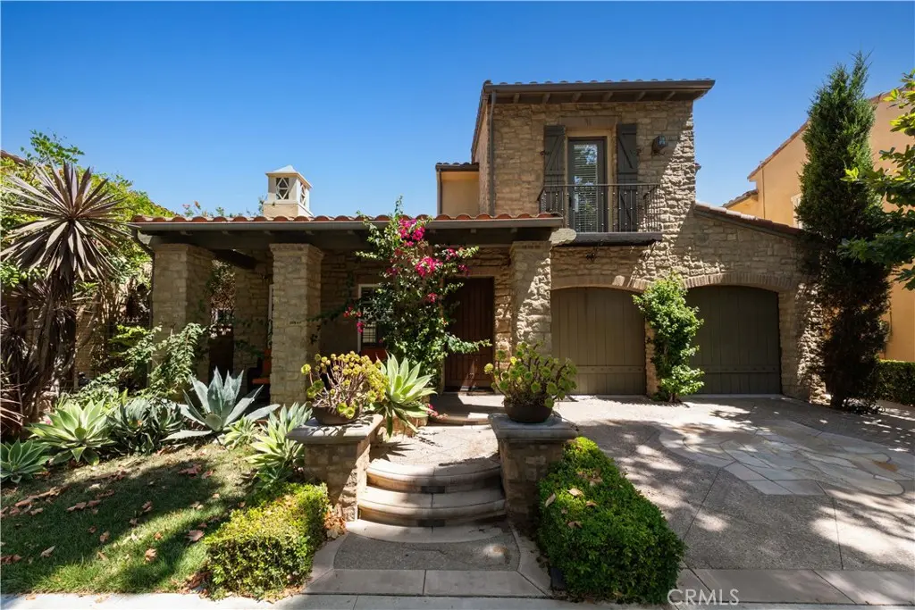 Single Family Residence for rent at 52 Winding Way, Irvine, CA featuring 4 beds and 5 baths