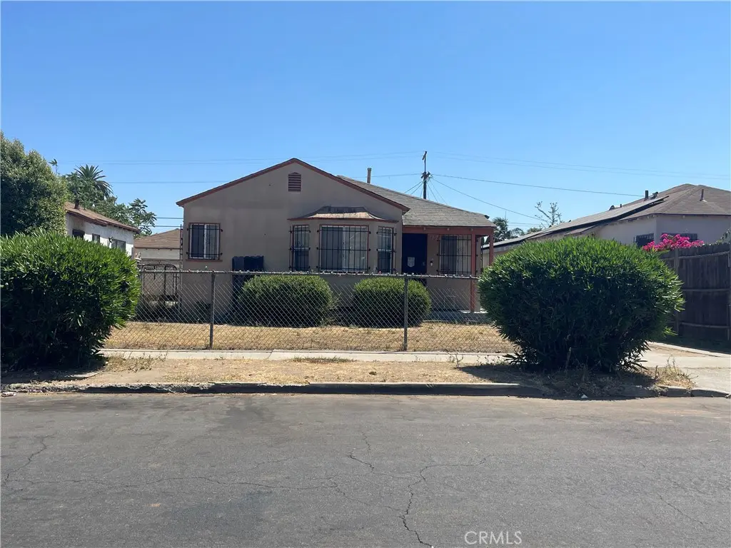 Single Family Residence for sale at 408 E 118th, Los Angeles, CA featuring 2 beds and 1 bath