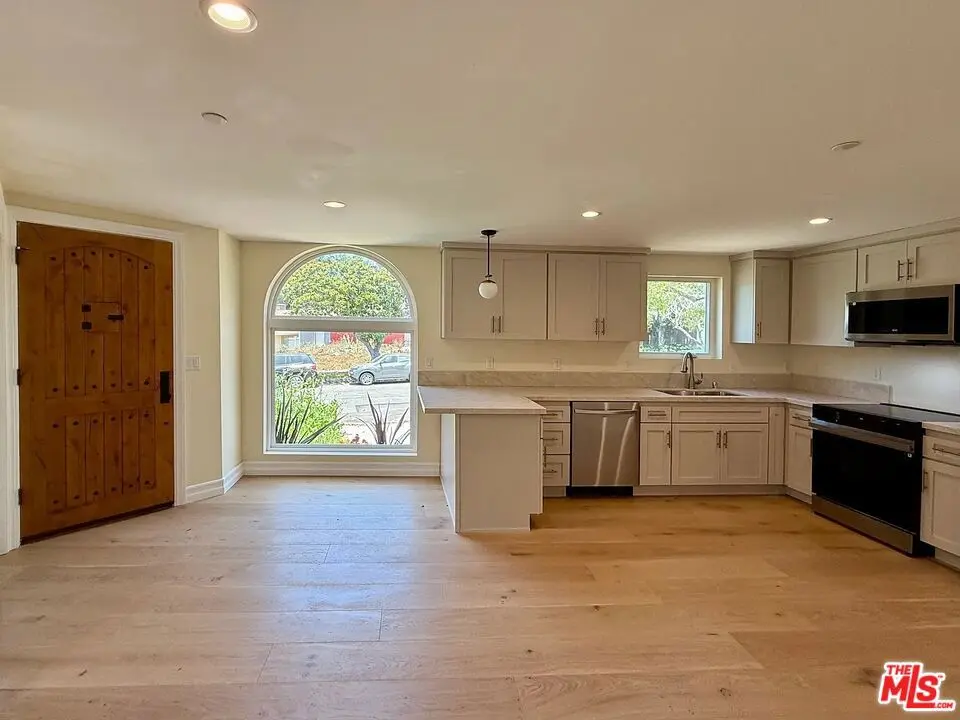Residential Lease for rent at 2807 Dunleer Place A, Los Angeles, Los Angeles County, CA featuring 2 beds and 2 baths