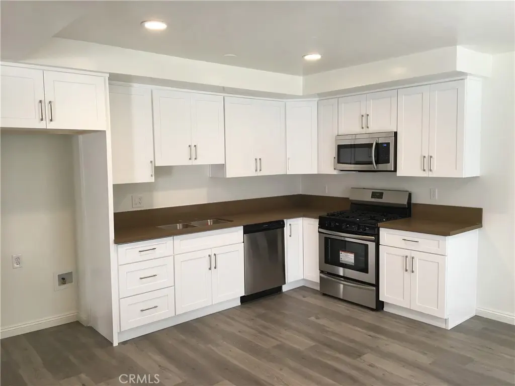 Residential Lease for rent at 325 N Howard 1, Glendale, Los Angeles County, CA featuring 2 beds and 1 bath