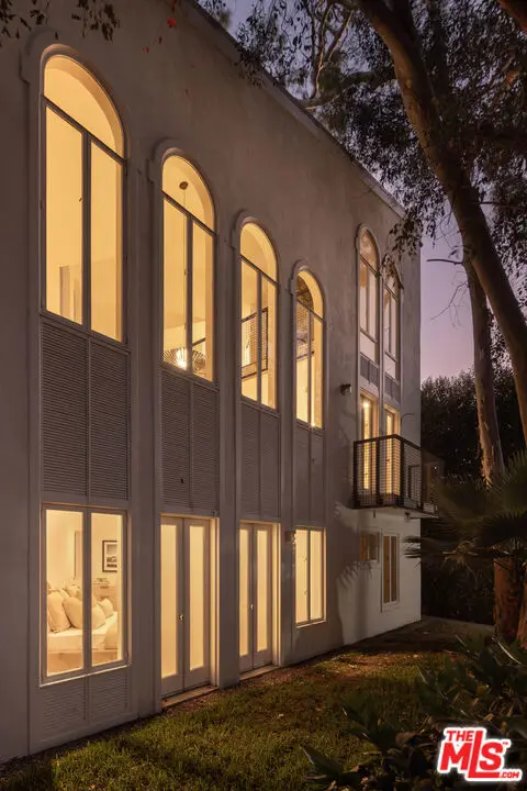 Single Family Residence for sale at 2027 Oakwood Avenue, Los Angeles, CA featuring 3 beds and 3 baths