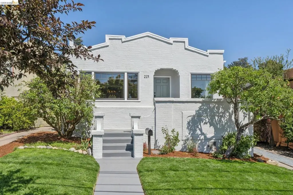 Single Family Residence for sale at 214 Mandalay Rd, Oakland, CA featuring 2 beds and 1 bath