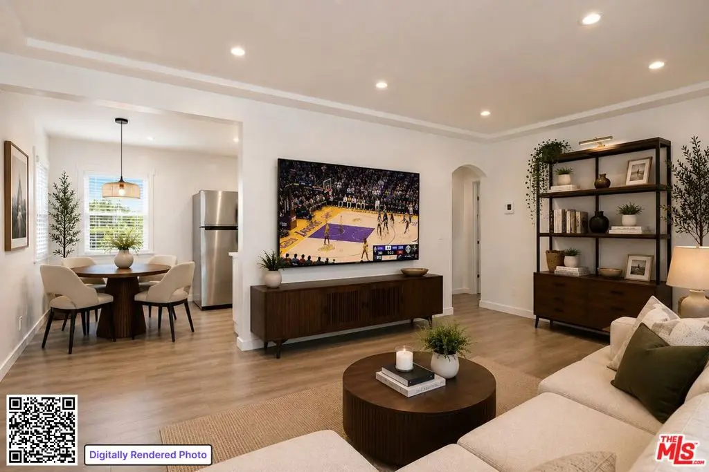 Residential Lease for rent at 1805 7th Street 3, Santa Monica, Los Angeles County, CA featuring 2 beds and 1 bath