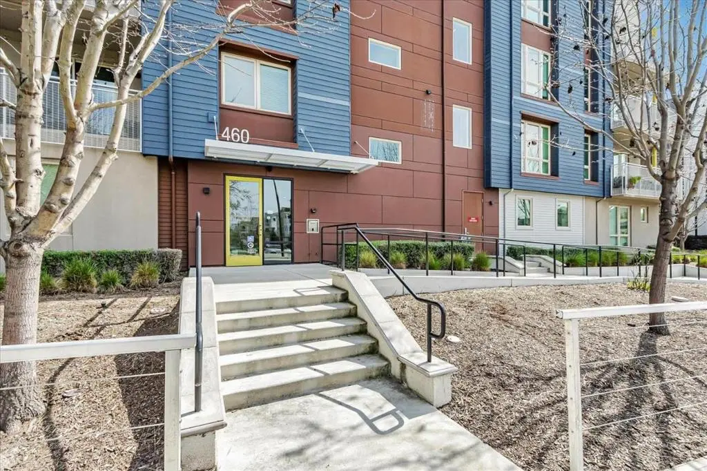Condominium for sale at 460 Montague Expressway 20, Milpitas, CA featuring 3 beds and 3 baths