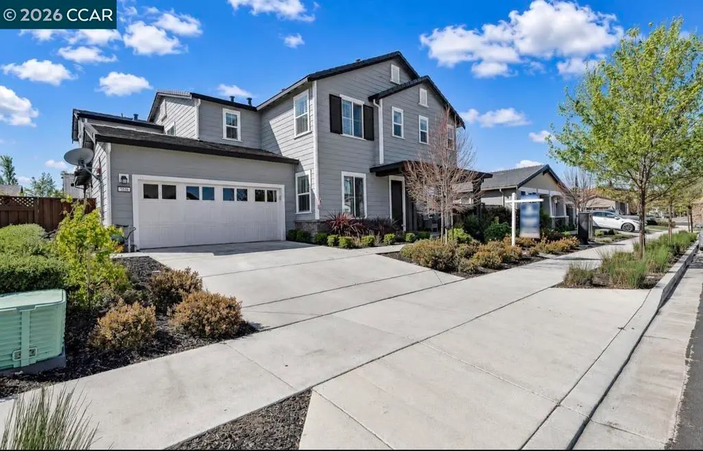 Single Family Residence for rent at 582 Mandevilla Dr, Brentwood, CA featuring 5 beds and 4 baths